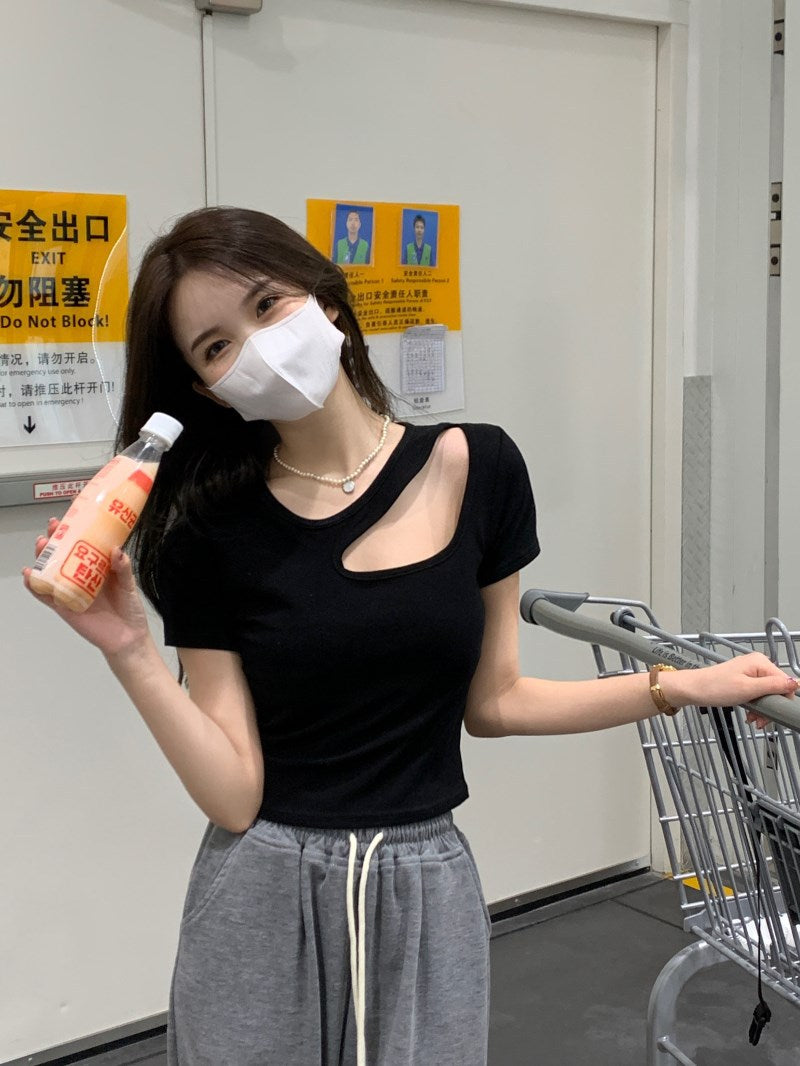 TP088 设计感镂空上衣
