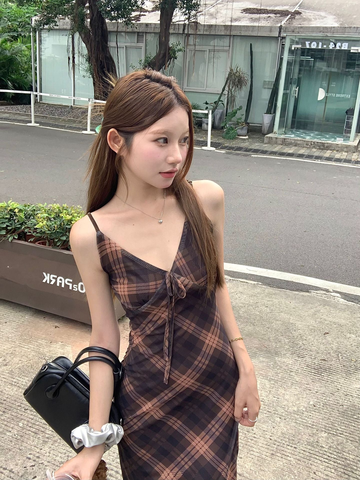 DS011 设计感复古菱格网纱吊带连衣裙