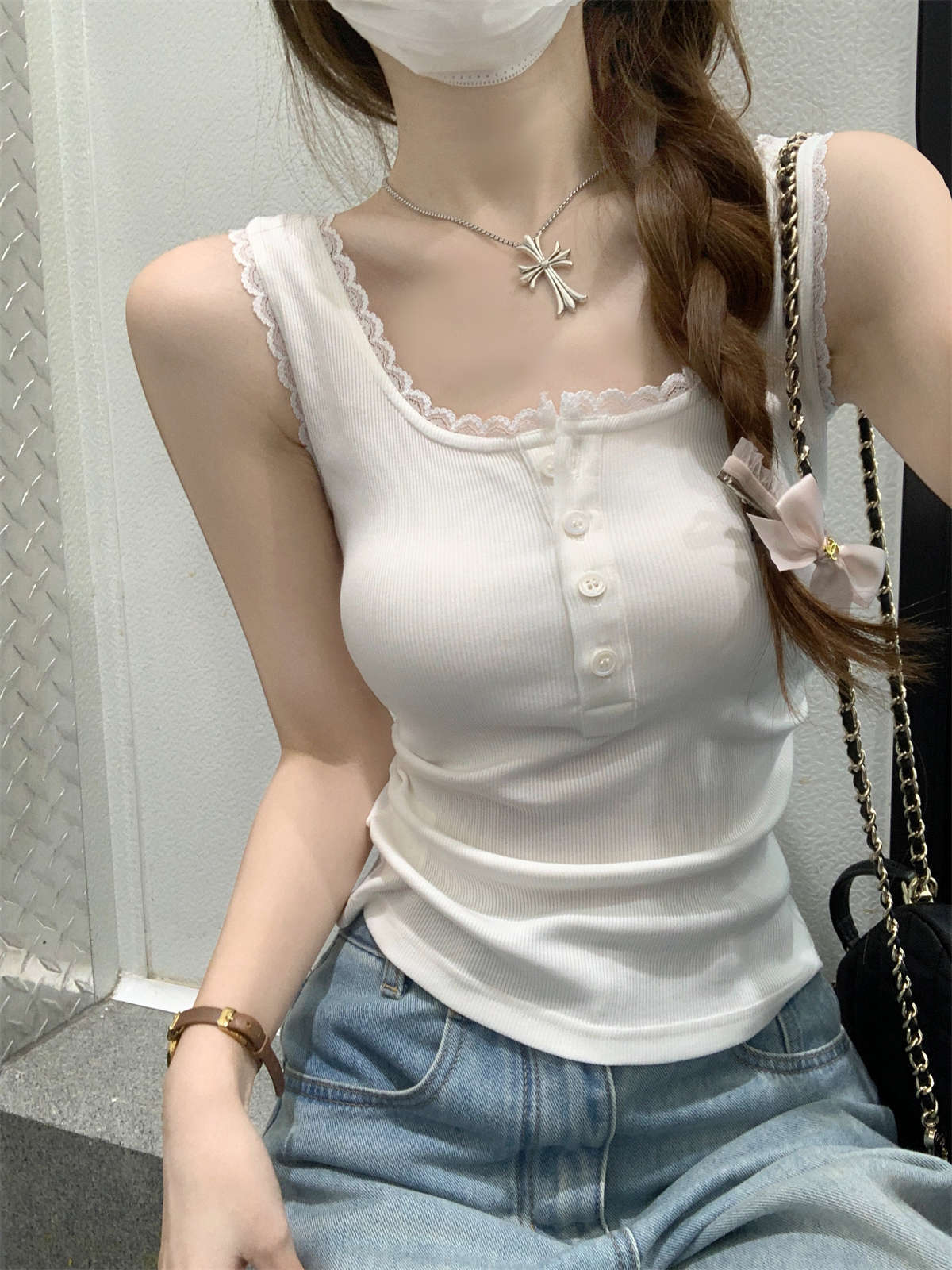 TB003 纽扣方领蕾丝边背心
