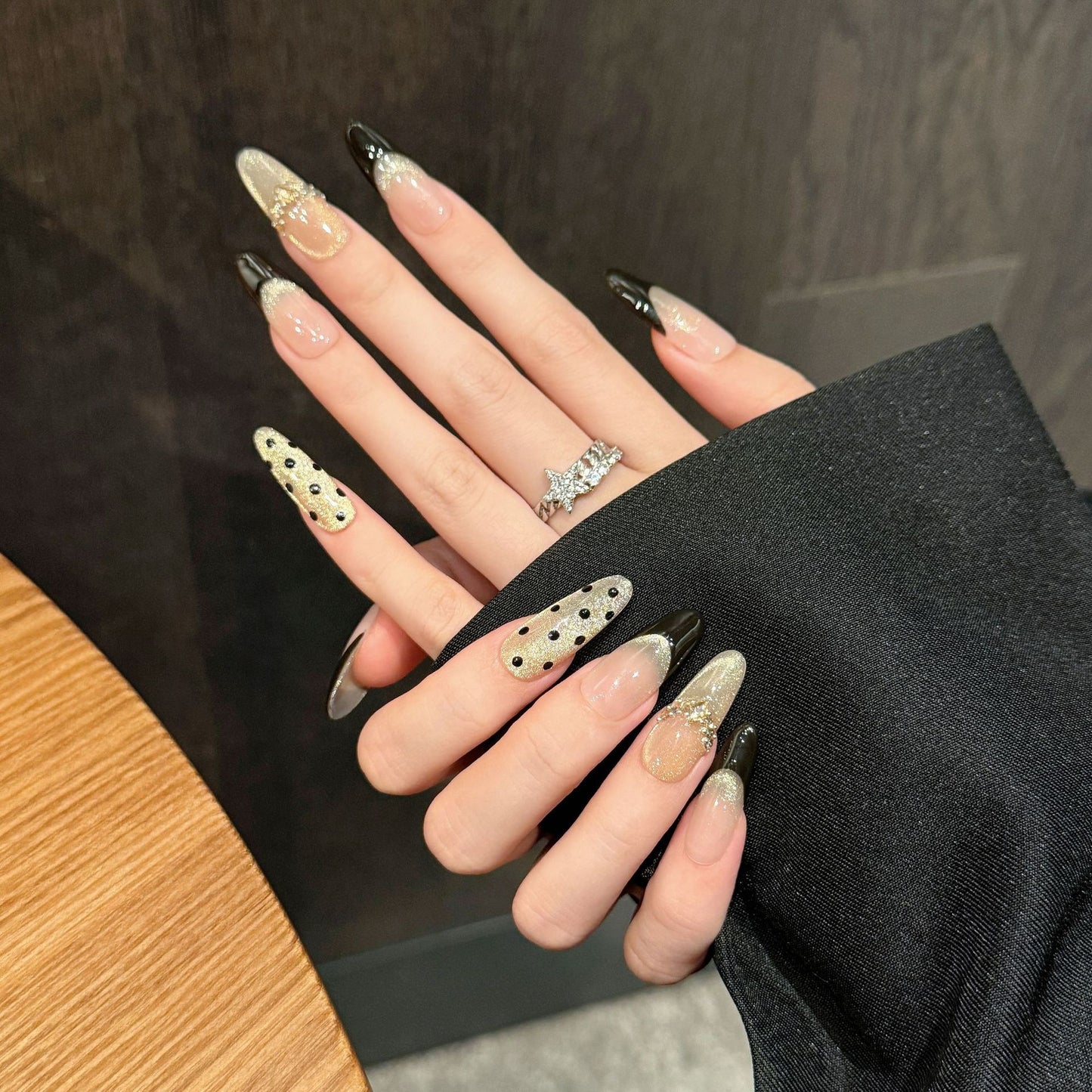 M442 黑金赫本